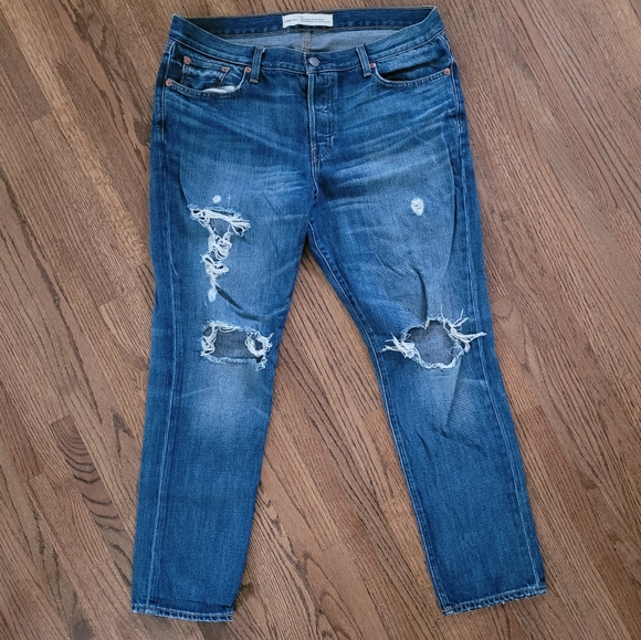 Distressed relaxed boyfriend jeans - Picture 1 of 4